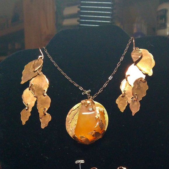 CCLHMHLLC Silversmith Jewellery Designs - Picture 1 of 4